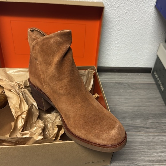 Gentle Souls by Kenneth Cole Bootie - Picture 4 of 5